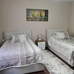 Jon\'S Apartment